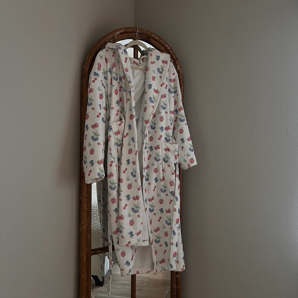 djerf avenue robe // summer berries